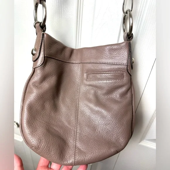 B. MAKOWSKY Crossbody Purse Taupe Tan Beige Brown Leather Handbag Buckle Pockets - Picture 8 of 16